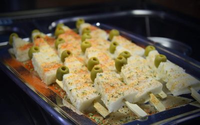 Finger food-catering- pinetti di PIno con patè di salmone paprika dolce e origano